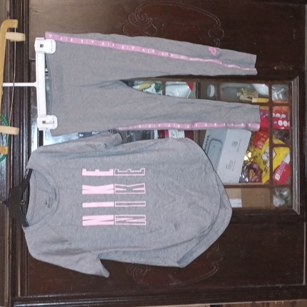 Nike Kids Gray and Pink Set - Picture 2 of 6